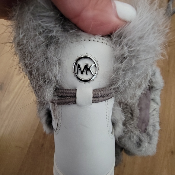 MICHAEL KORS 'NALA' SNOW BOOTS - Picture 14 of 14